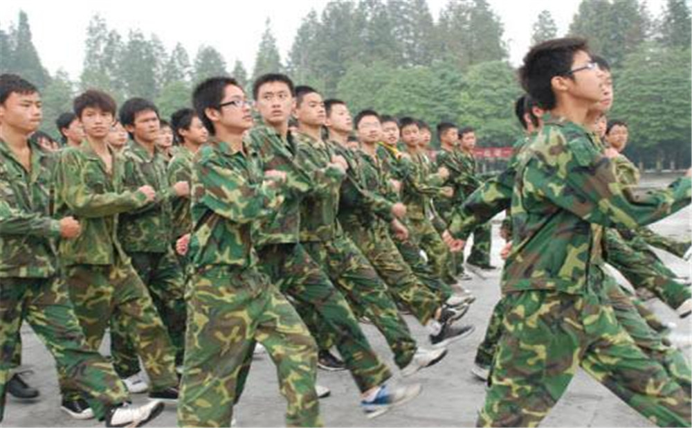 郫縣二中學(xué)費(fèi)是多少？