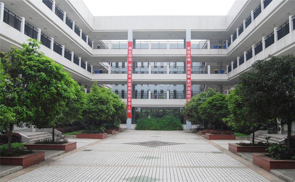 香城中學(xué)的學(xué)費(fèi)是多少錢？