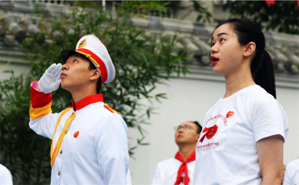 石室聯(lián)合中學蜀華分校一年的學費是多少？