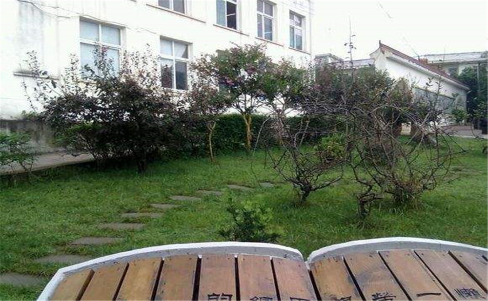 賈家中學的高中住宿怎么樣？