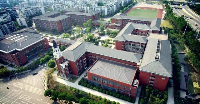 成都七中萬達(dá)學(xué)校的錄取分?jǐn)?shù)線是多少？
