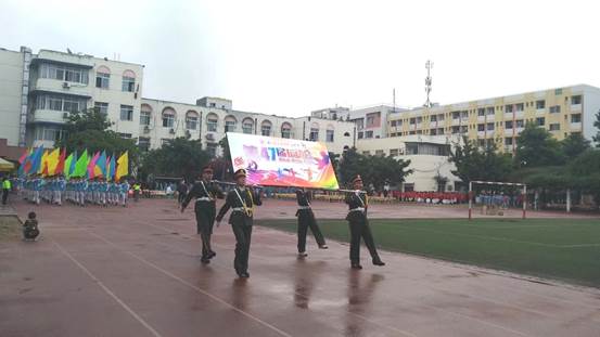 西南交通大學(xué)附屬中學(xué)高中一年的學(xué)費(fèi)是多少？