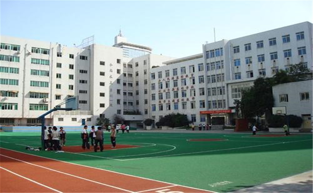 成都市西北中學(xué)的宿舍怎么樣？