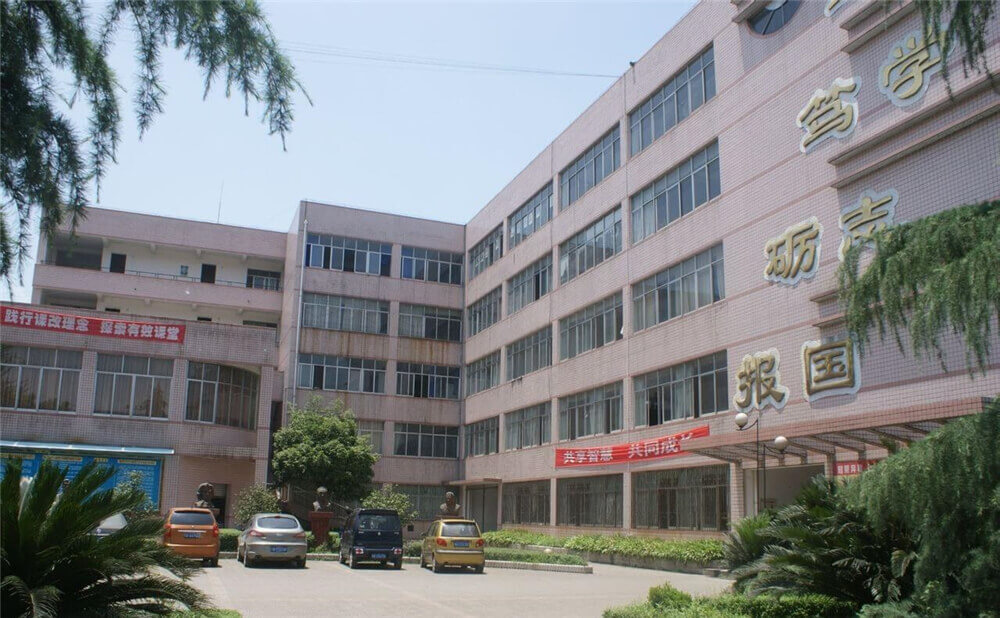 高埂中學(xué)近三年的錄取分數(shù)是多少分？