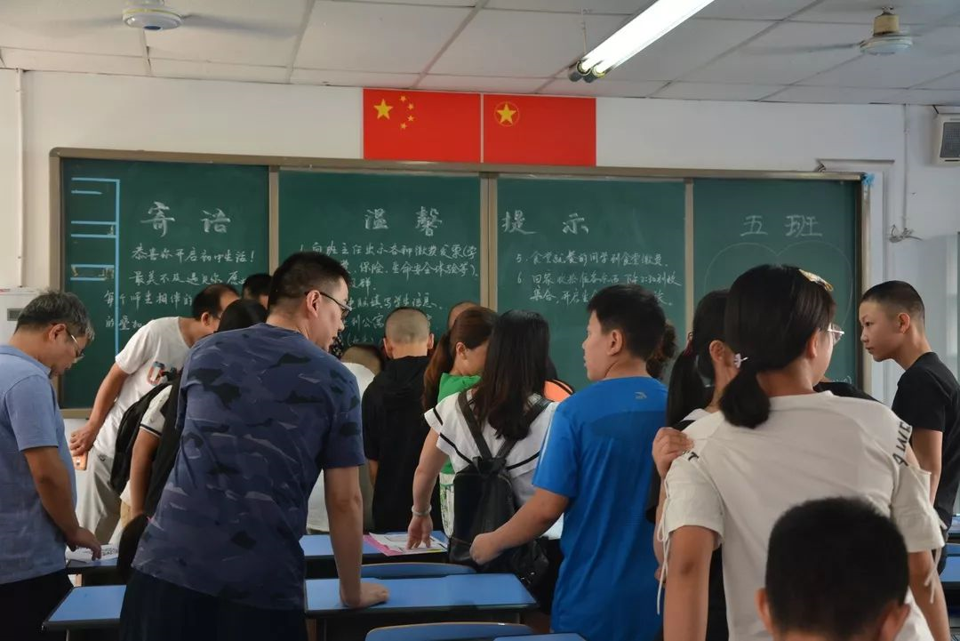 成都新世紀(jì)外國(guó)語學(xué)校的宿舍怎么樣？