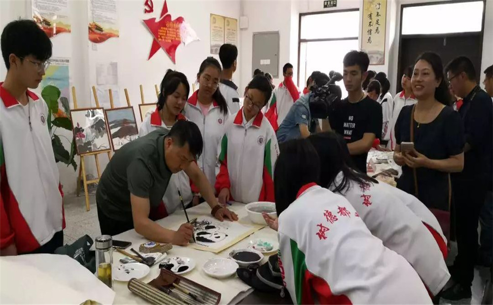 2020年都江堰外國語實驗學校計劃招多少人？