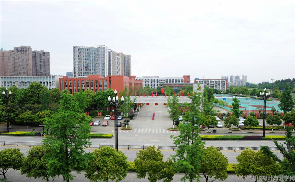 香城中學(xué)的住宿怎么樣？