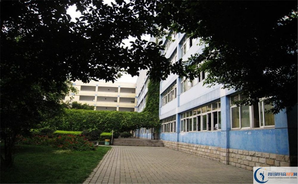 四川師范大學(xué)實驗外國語學(xué)校高中本部的錄取分?jǐn)?shù)是多少？