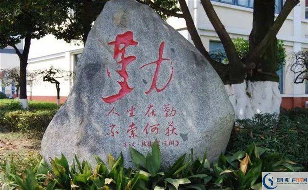 2020敖平中學(xué)初升高的學(xué)費(fèi)是多少？