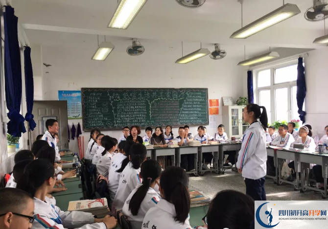 2020蜀城中學(xué)初升高的學(xué)費(fèi)是多少？