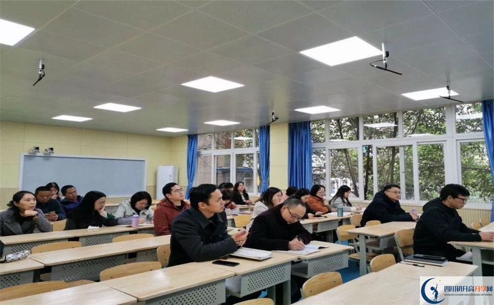 四川師范大學(xué)附屬中學(xué)是怎么樣的學(xué)校？