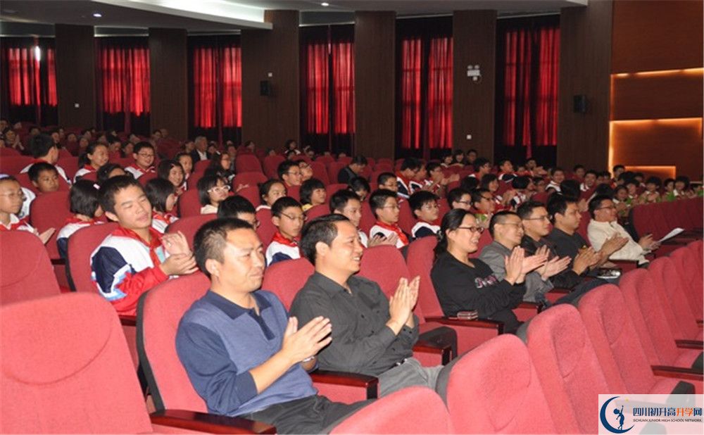 郫縣嘉祥外國語學校2020年的分數線是多少？