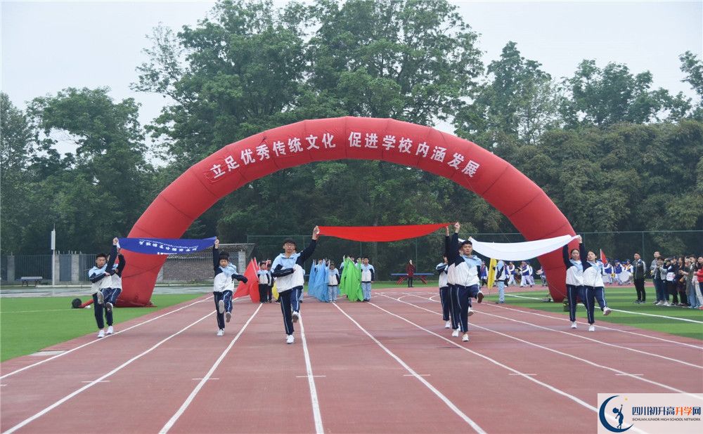 成都綿實外國語學(xué)校的學(xué)費收費標(biāo)準(zhǔn)是多少？