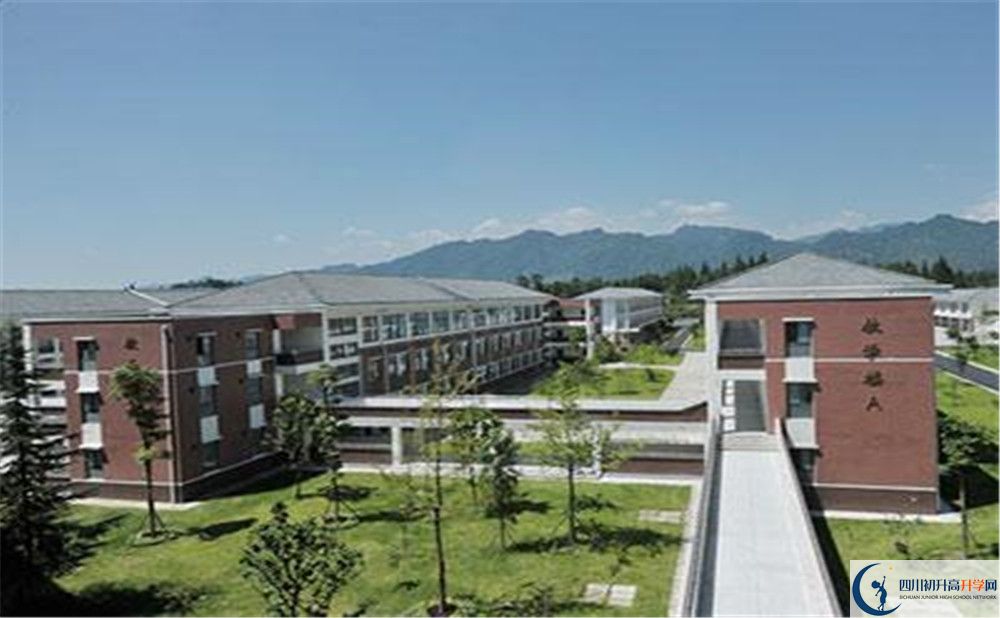 青城山高級中學(xué)是怎么樣的學(xué)校？