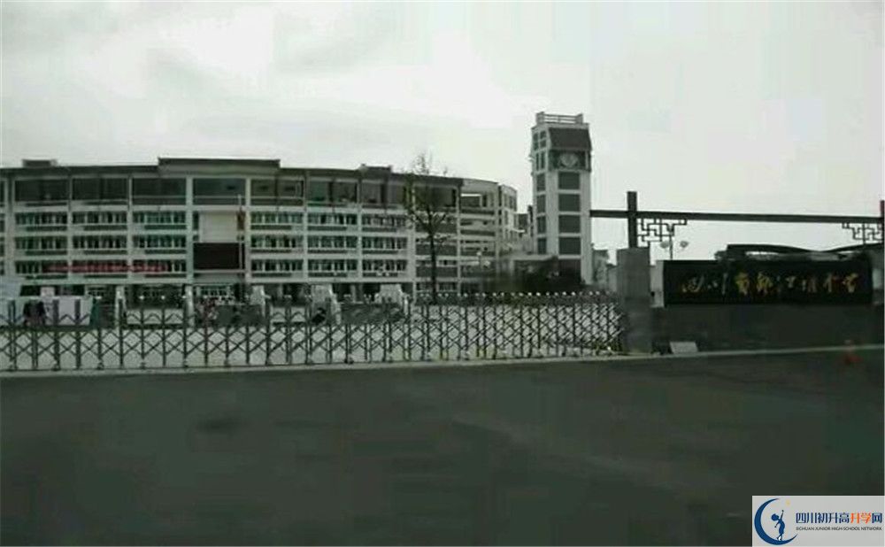 都江堰中學(xué)的2020分?jǐn)?shù)線是多少？