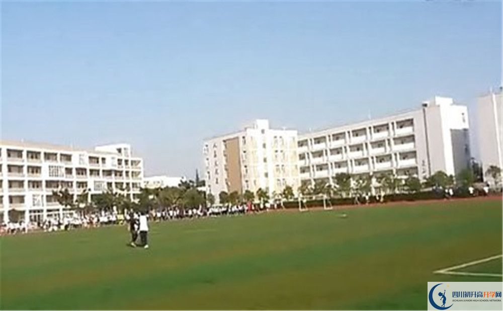 郫縣四中的學(xué)費(fèi)大概多少？
