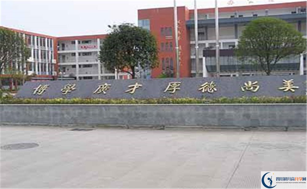 金堂中學(xué)的學(xué)費(fèi)大概是多少？