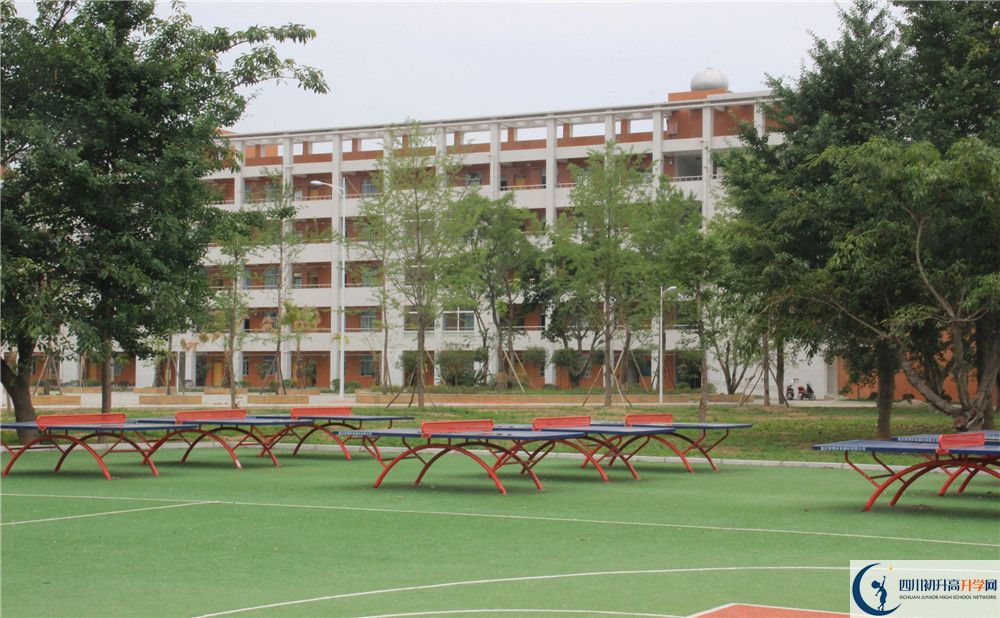 金堂實驗中學(xué)的學(xué)費大概是多少？