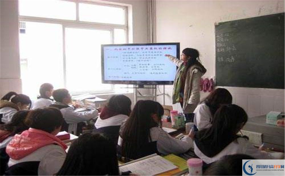 大邑縣實(shí)驗(yàn)中學(xué)初升高的分?jǐn)?shù)線是多少？