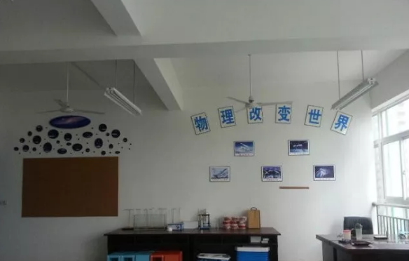 中考成都市泡桐樹中學(xué)的招生分?jǐn)?shù)線是多少？