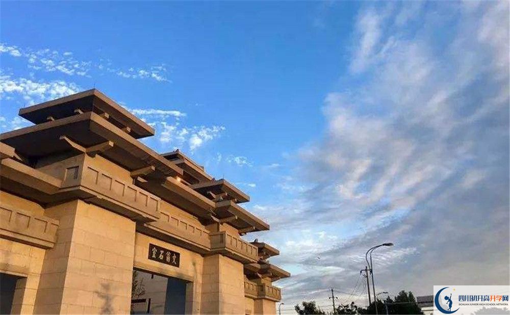 成都石室中學(xué)北湖校區(qū)的一年學(xué)費(fèi)是多少？