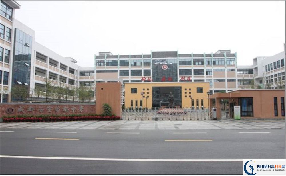 成都石室蜀都中學(xué)一年的學(xué)費(fèi)是多少錢？