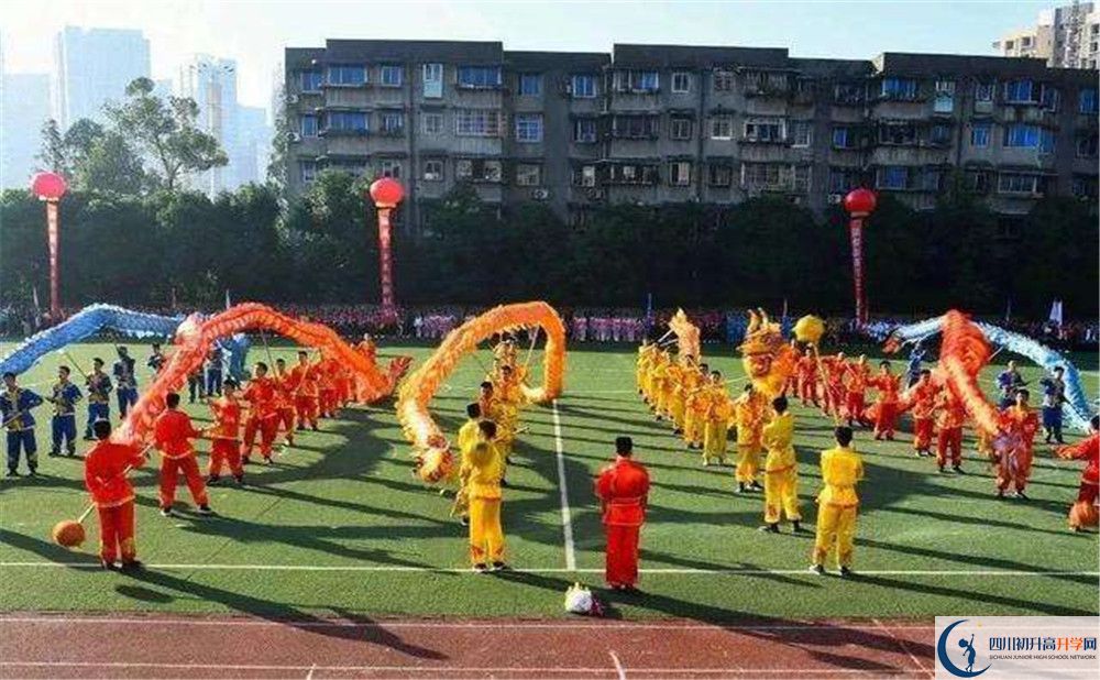 成都七中八一學(xué)校一學(xué)期的學(xué)費(fèi)是多少？