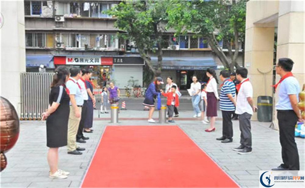 成都市石室聯(lián)中蜀華分校的高中住宿好不好？