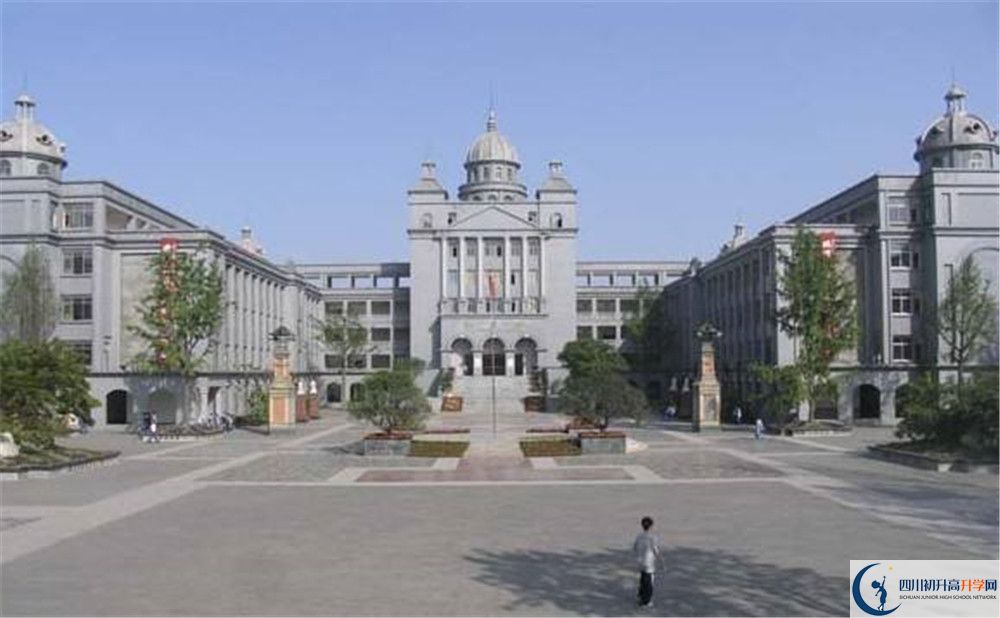 成都石室外國(guó)語(yǔ)學(xué)校的分?jǐn)?shù)線數(shù)多少？