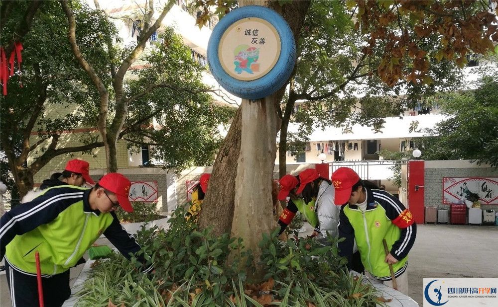 養(yǎng)馬中學(xué)一學(xué)期的學(xué)費是多少？