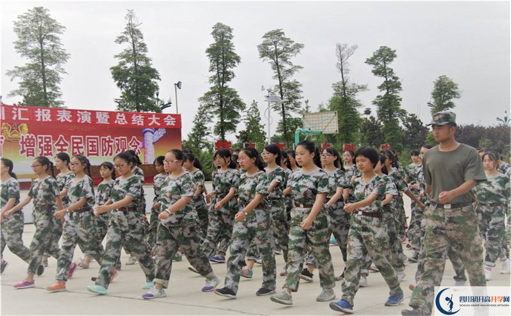 考成都市第十七中學(xué)的分?jǐn)?shù)線是多少？