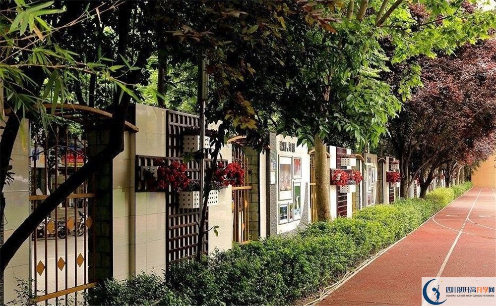 成都大學(xué)附屬中學(xué)一期的學(xué)費(fèi)是多少？