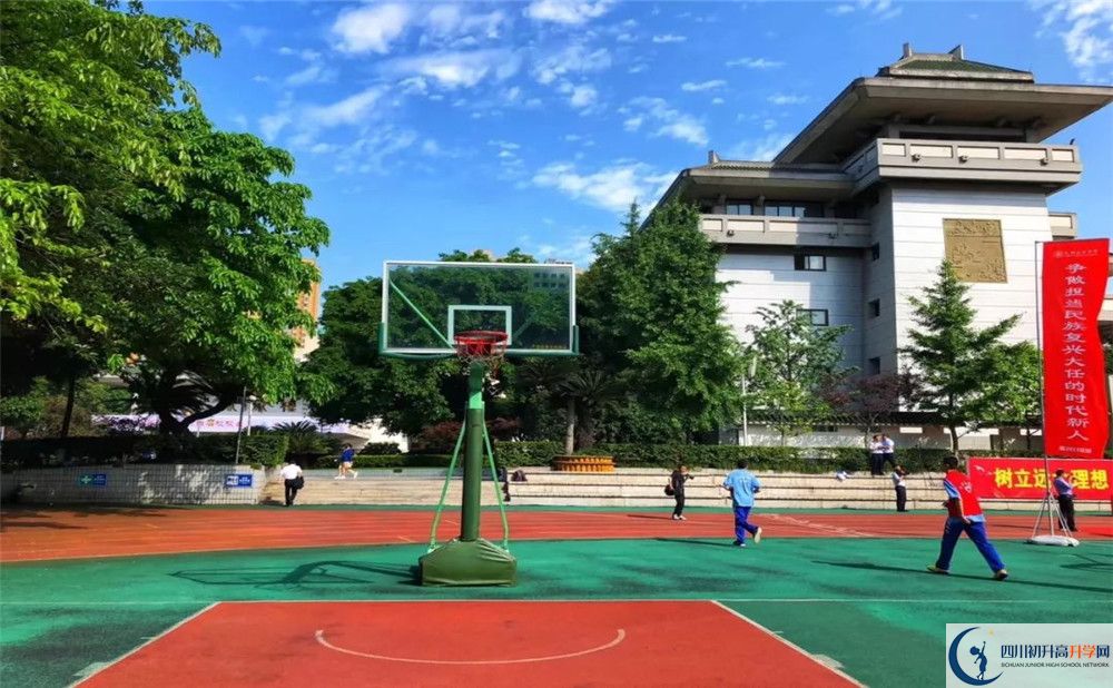 考成都石室中學(xué)的分?jǐn)?shù)線是多少？