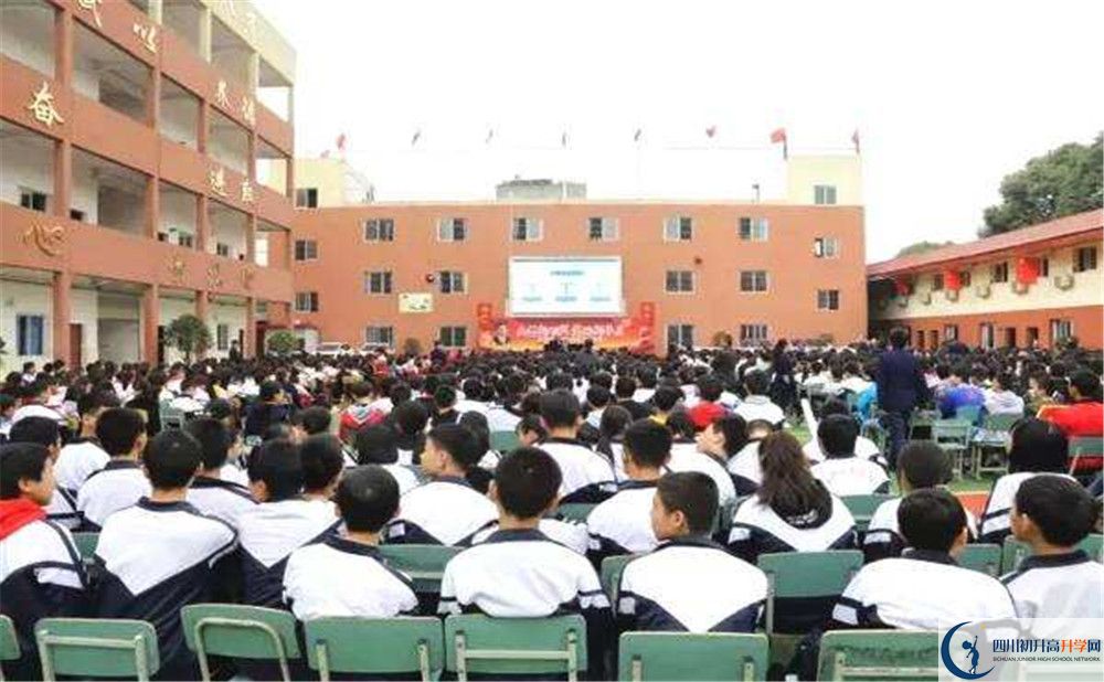考成都文武學(xué)校的分?jǐn)?shù)線是多少？