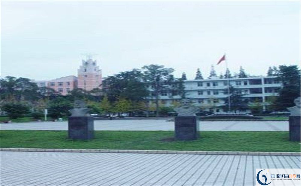 郫縣二中的宿舍好不好？