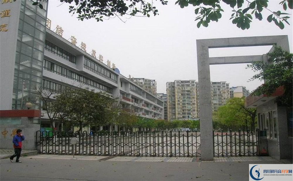 成都玉林中學高中歷年來的分數(shù)線是多少？
