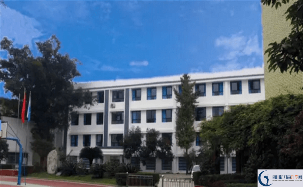 成都市第三十三中學高中歷年來的分數(shù)線是多少分？