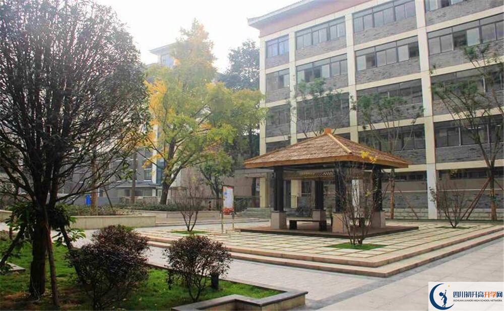 成都市西北中學(xué)高中歷年來的分?jǐn)?shù)線是多少分？