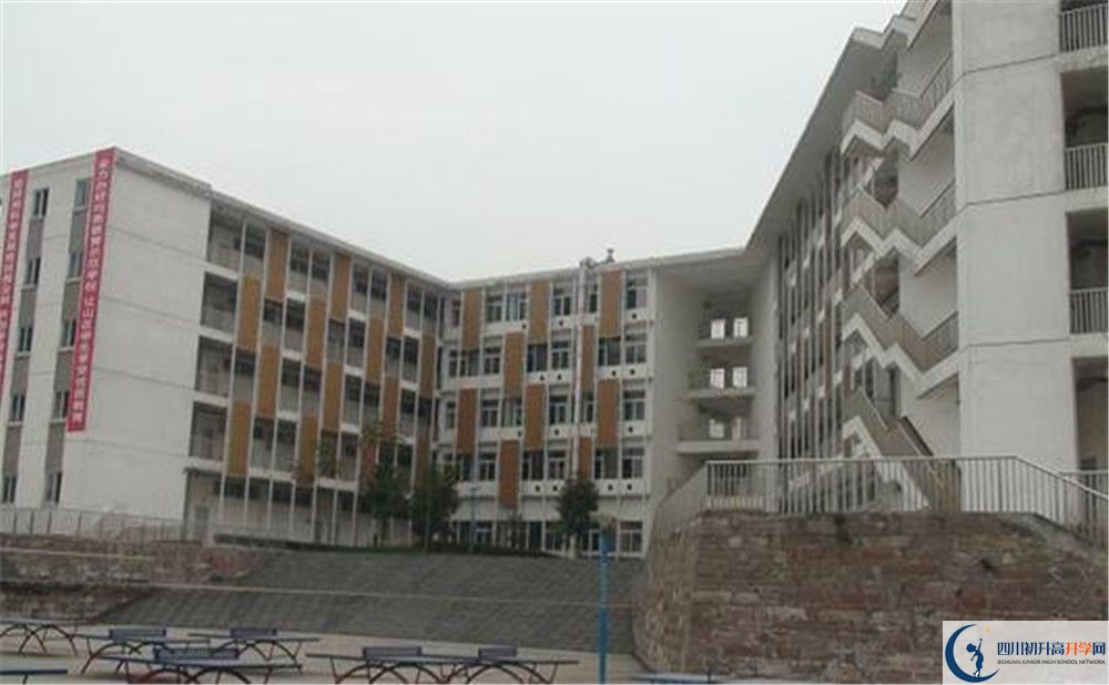 2020年成都經(jīng)濟(jì)技術(shù)開(kāi)發(fā)區(qū)實(shí)驗(yàn)中學(xué)高中的分?jǐn)?shù)線(xiàn)是多少？