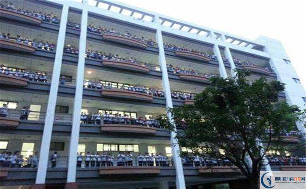 成都樹德中學(xué)住宿費用是多少錢？