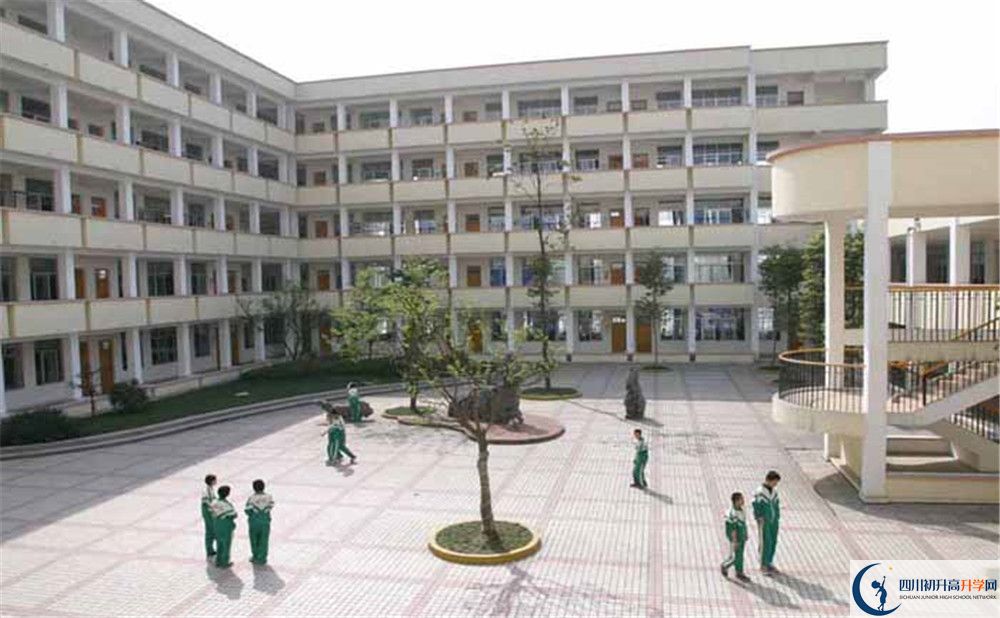 都江堰外國語實驗學校住宿費用是多少？