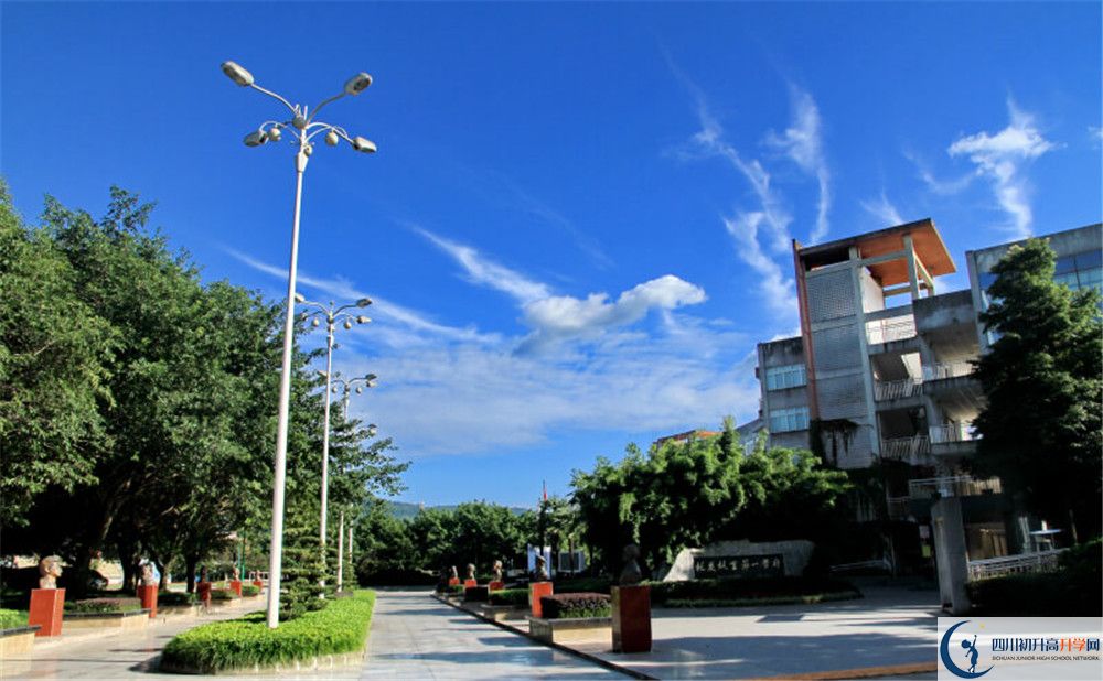 成都市龍泉中學的地址怎么走？