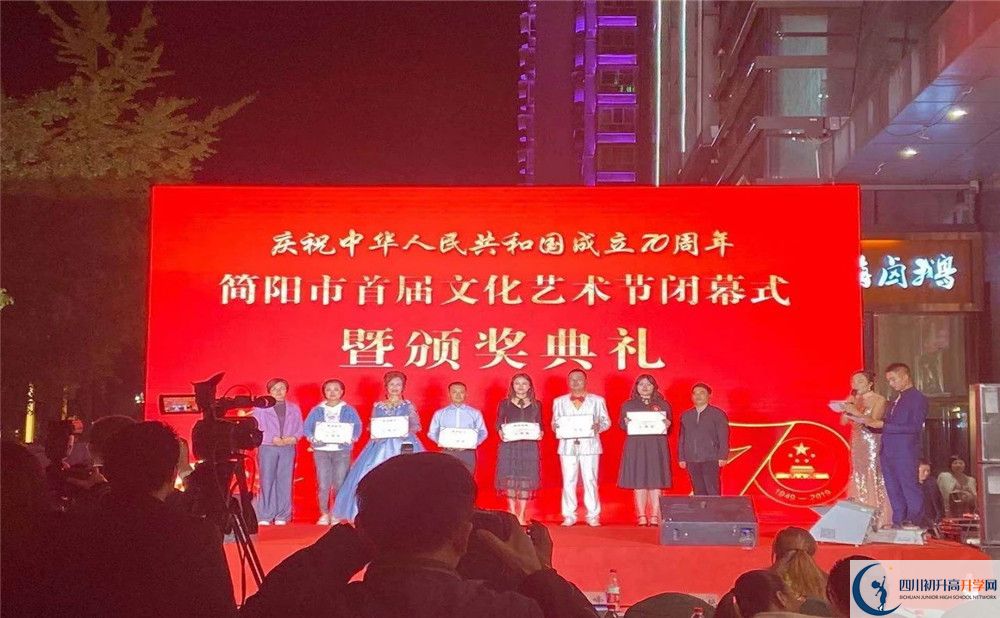 石橋中學(xué)高一多久放一次假？					