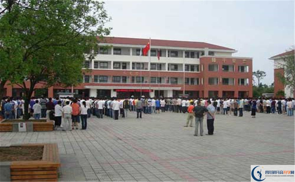 邛崍一中高一多久放一次假呢？