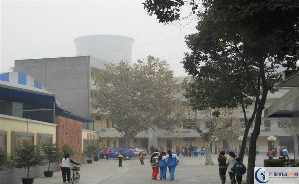 成都列五中學招生考試科目是什么？
