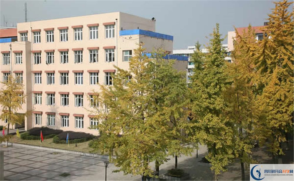 成都西藏中學(xué)的高中住宿怎么樣？