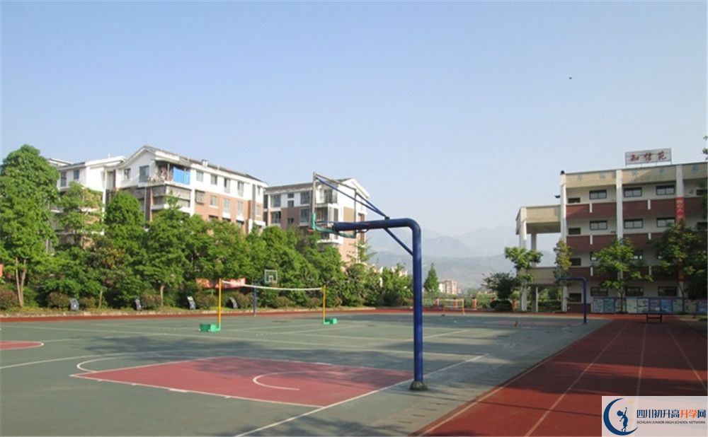 都江堰育才學(xué)校的高中住宿怎么樣？