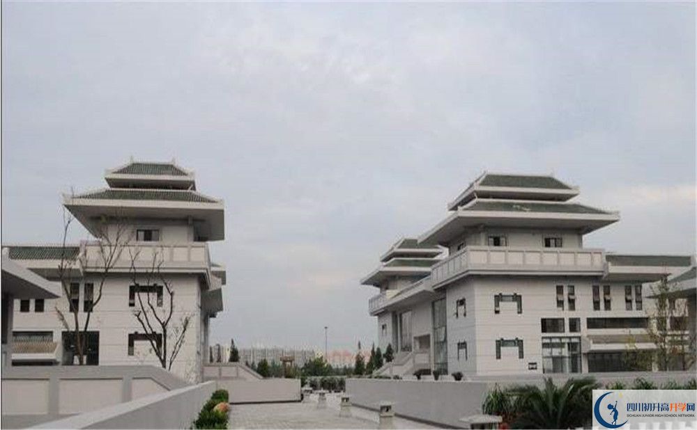 成都石室中學是重點中學嗎？