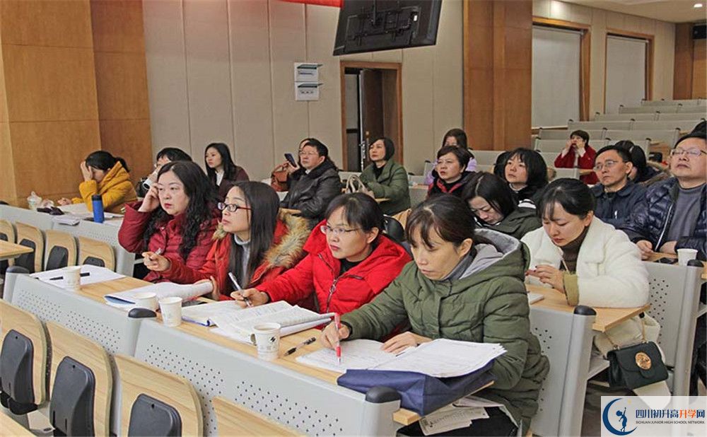 成都石室外國語學(xué)校是重點中學(xué)嗎？