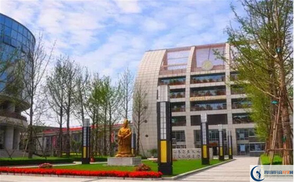 石室天府中學(xué)是私立收費嗎？